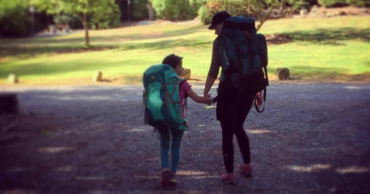 mother-daughter-walking-into-girl-guide-camp
