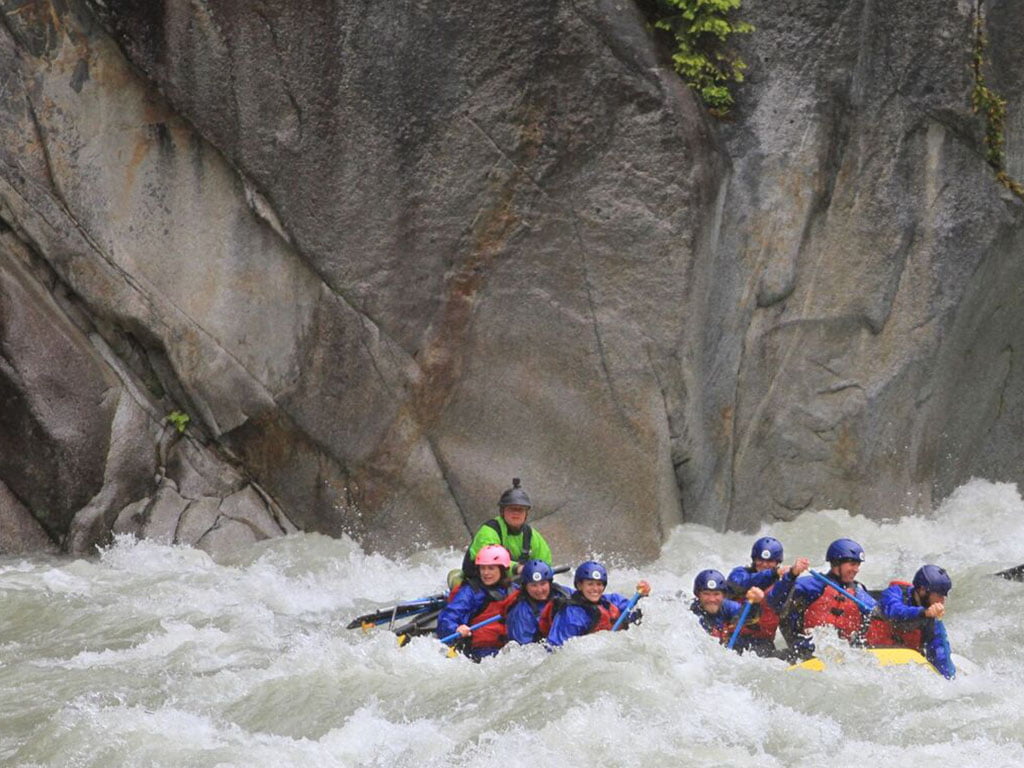 Squamish river rafting group in white water rapids