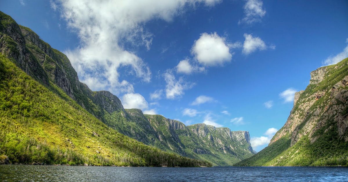 view-of-mountains-in-gros-morne-national-park