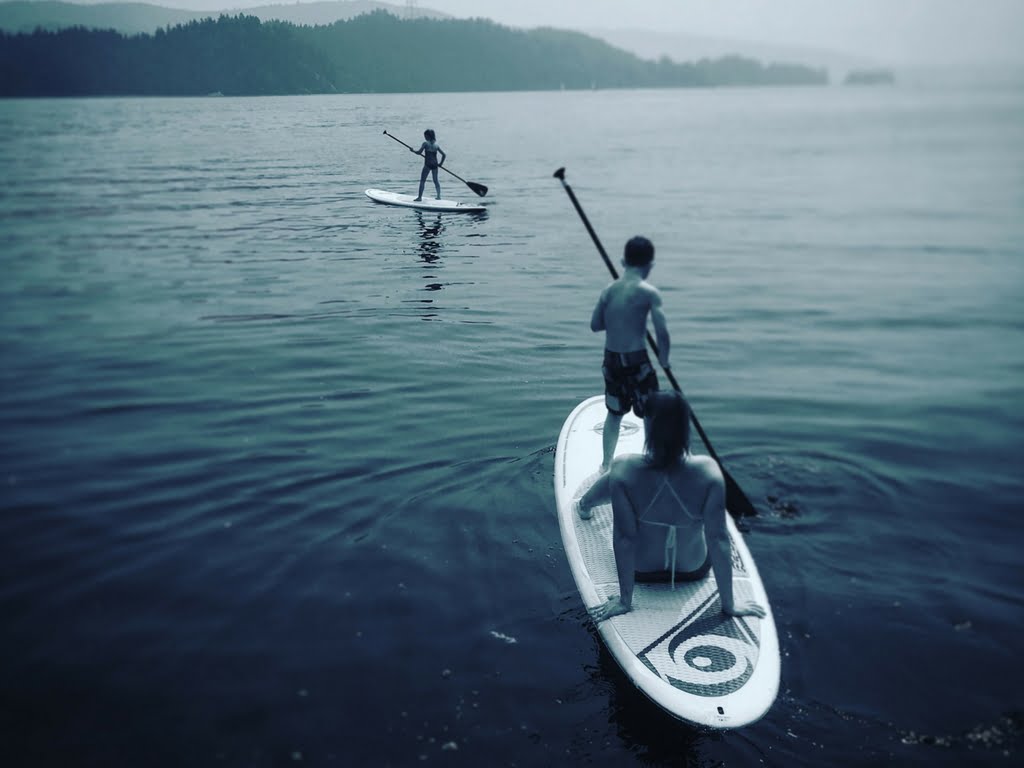 kids-and-mom-paddleboarding