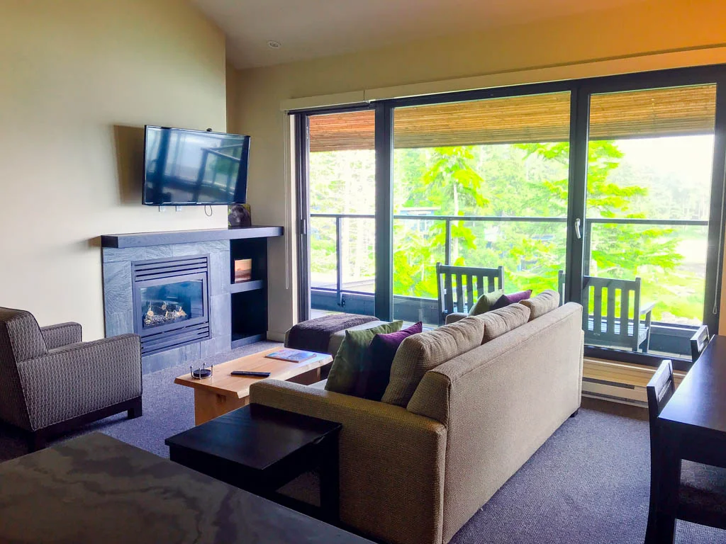 couch-fireplace-living-room