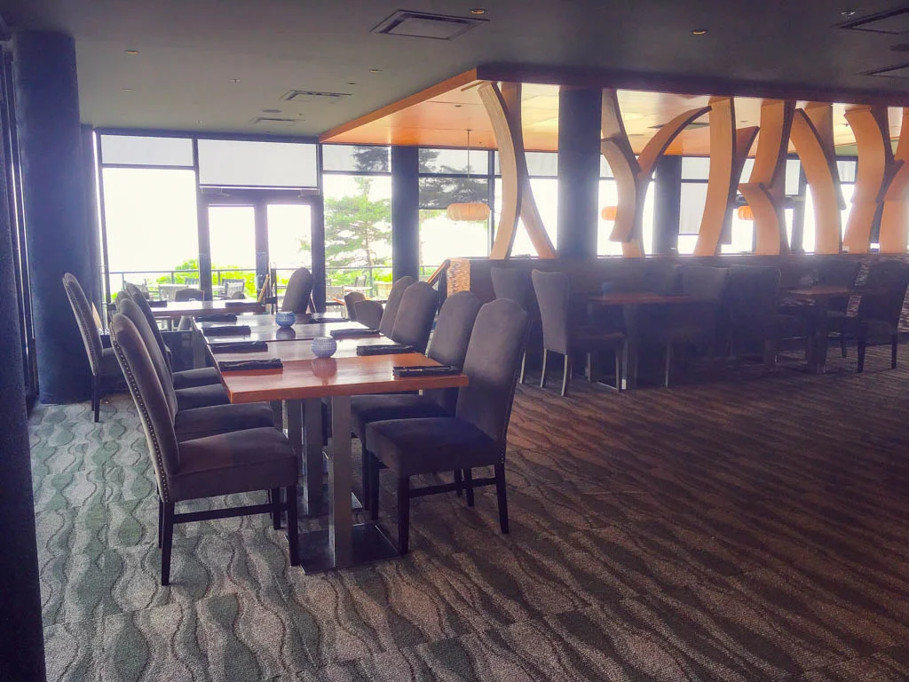 table-in-restaurant