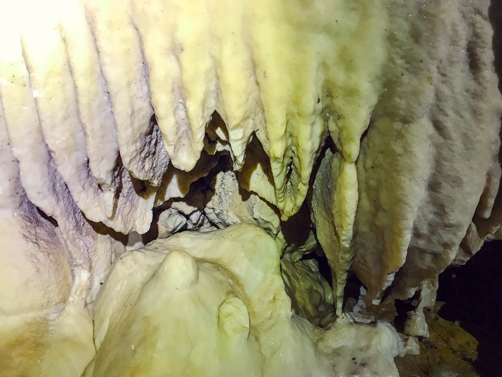formations-in-horne-lake-caves