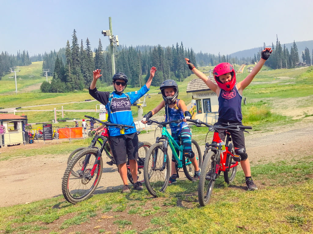 Sun-Peaks-Mountain-Biking-Lessons-instructor-with-students