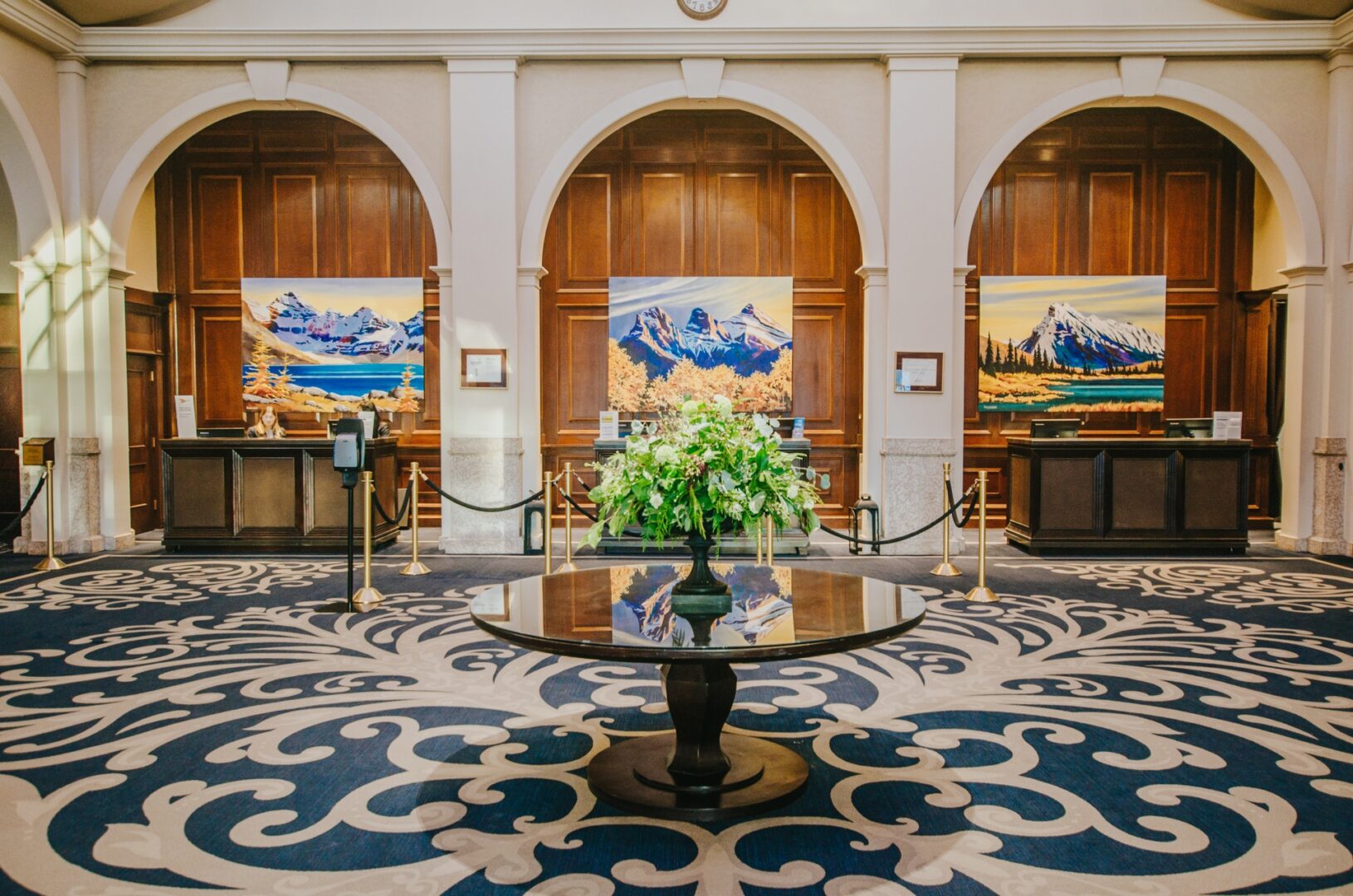 fairmont-chateau-lake-louise-lobby
