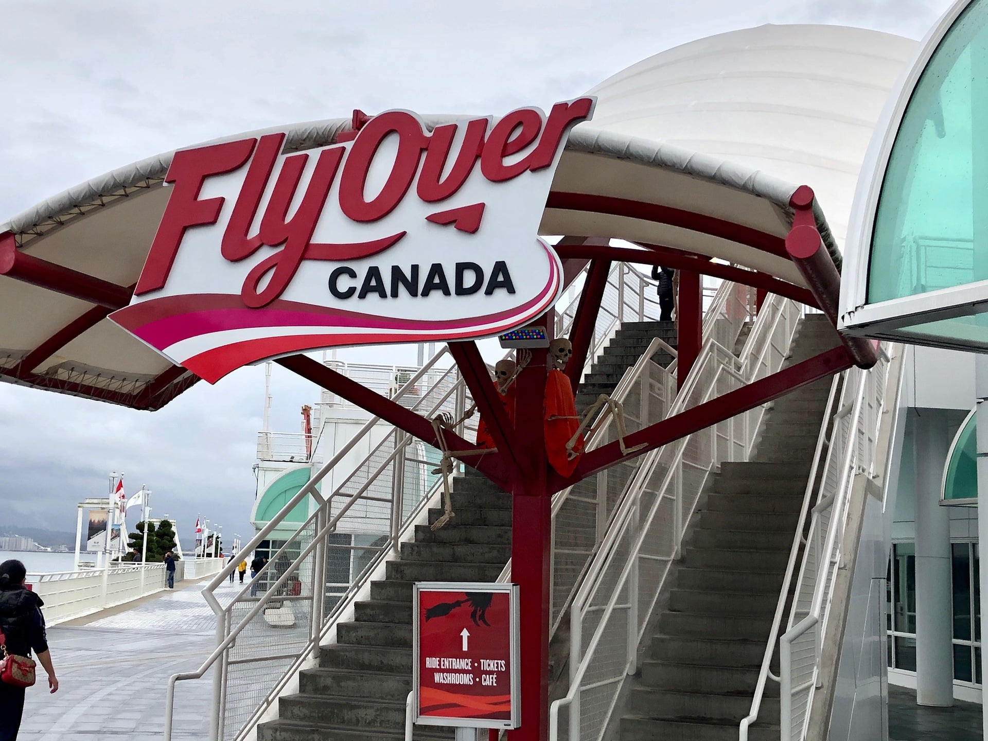 entrance-to-fly-over-canada