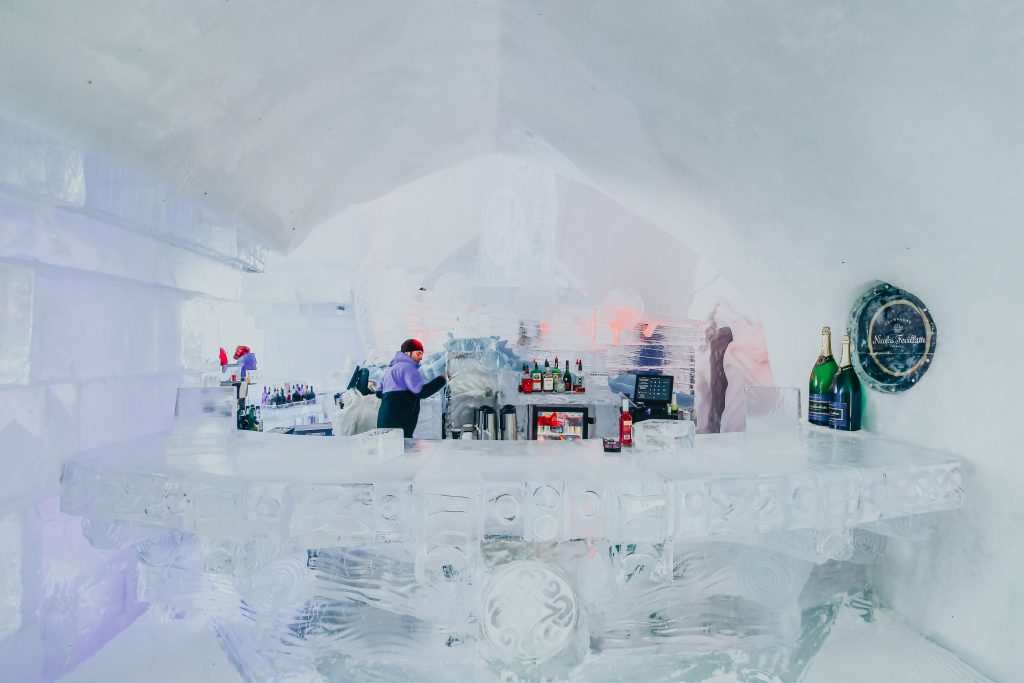 Ice bar in Hotel de glace