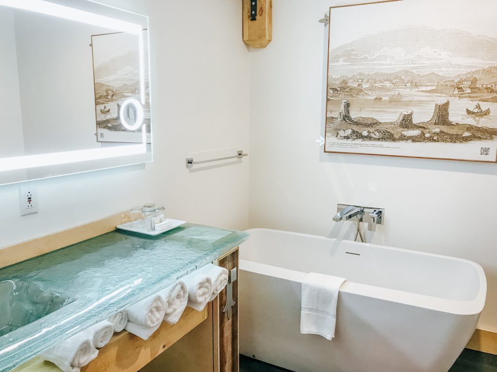 bathroom at le baluchon éco villégiature