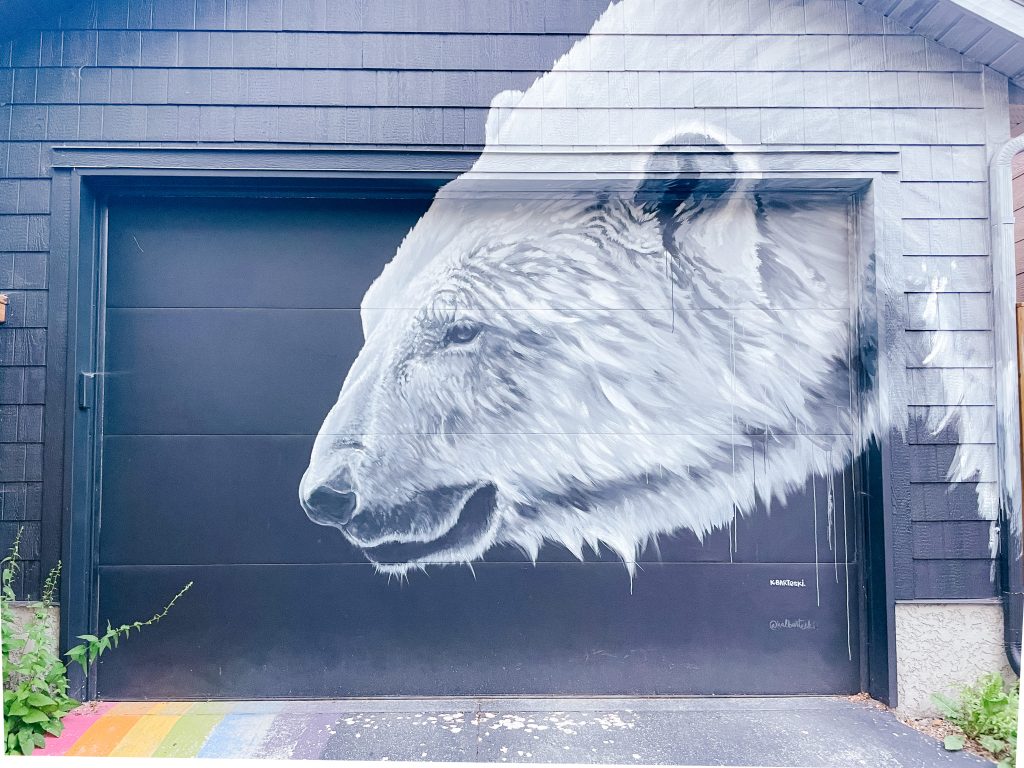 mural of a large polar bear head