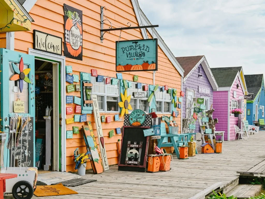 shops lining the boardwalk in fishermans cove