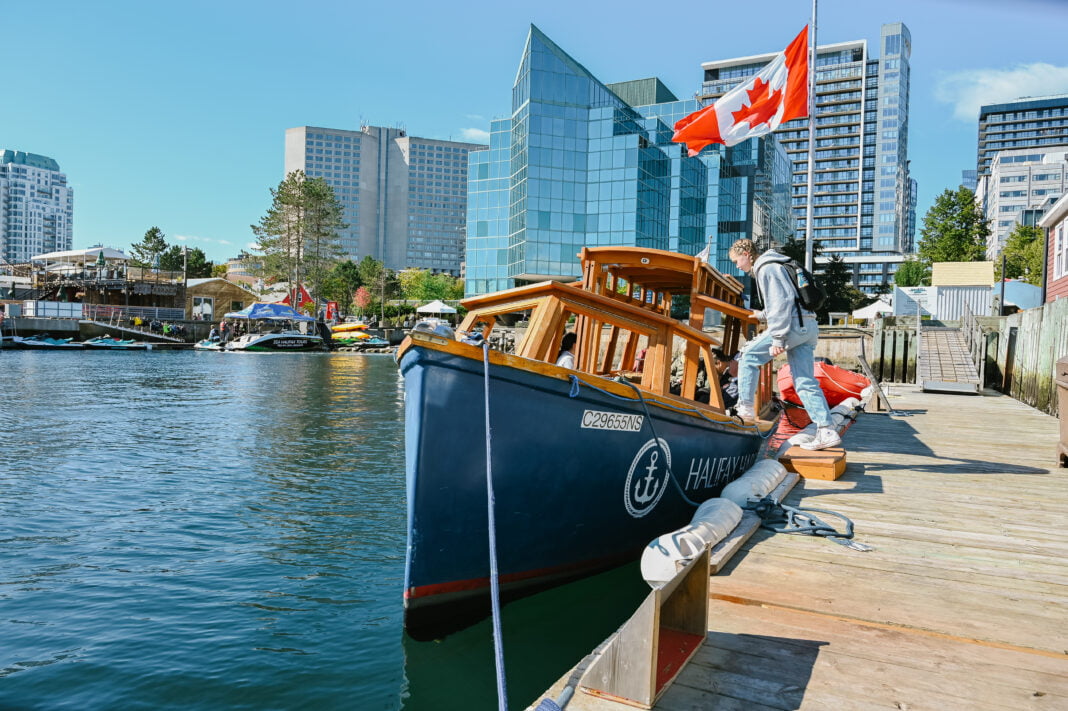 adventure yacht sailing in the halifax harbour