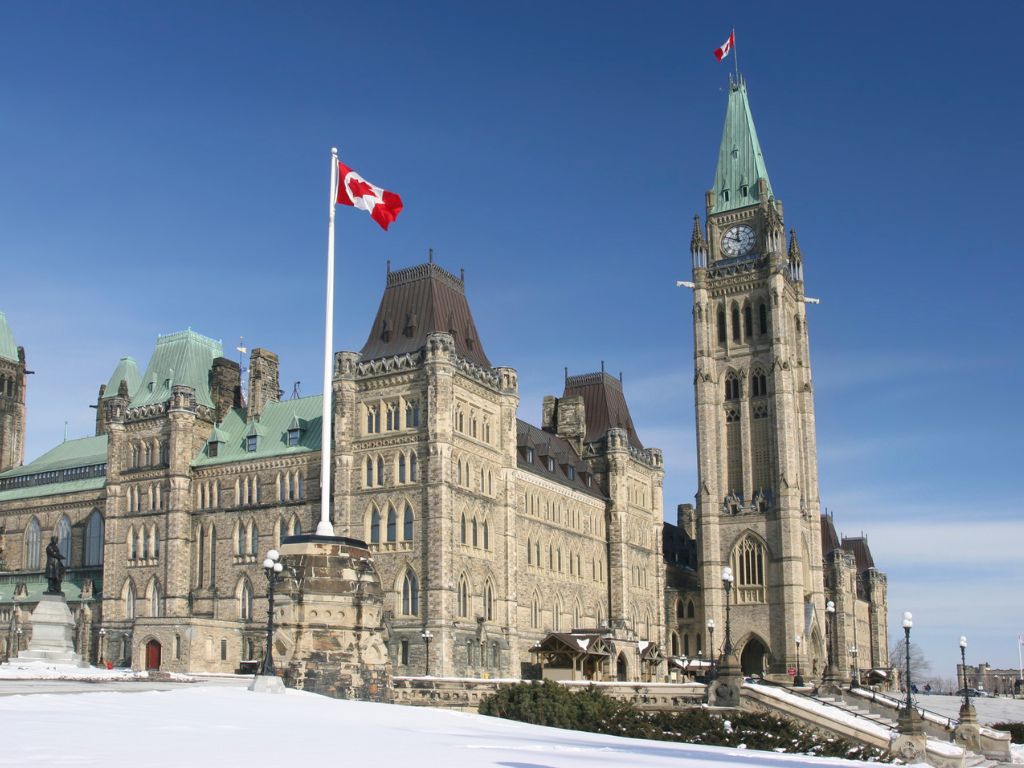 canadian parliament building in ottawa