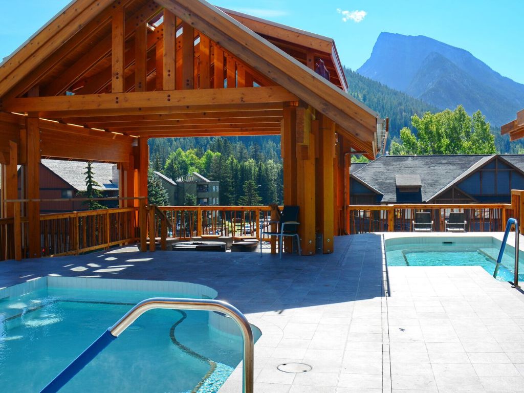 rooftop hot tubs at the moose hotel and suites, best family hotel in Banff