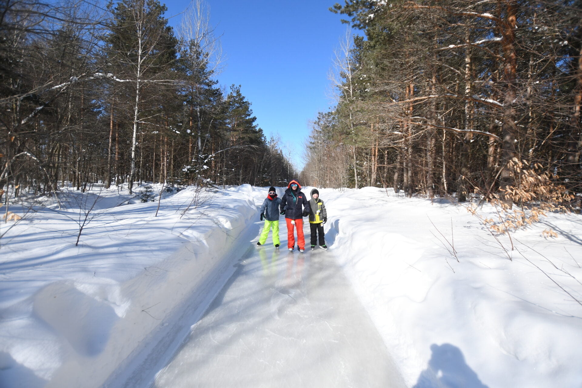 family stands on the lac des loups skating trails
