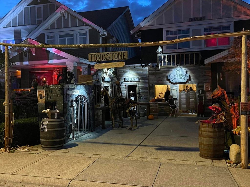 view of the halloween of yorkson western display