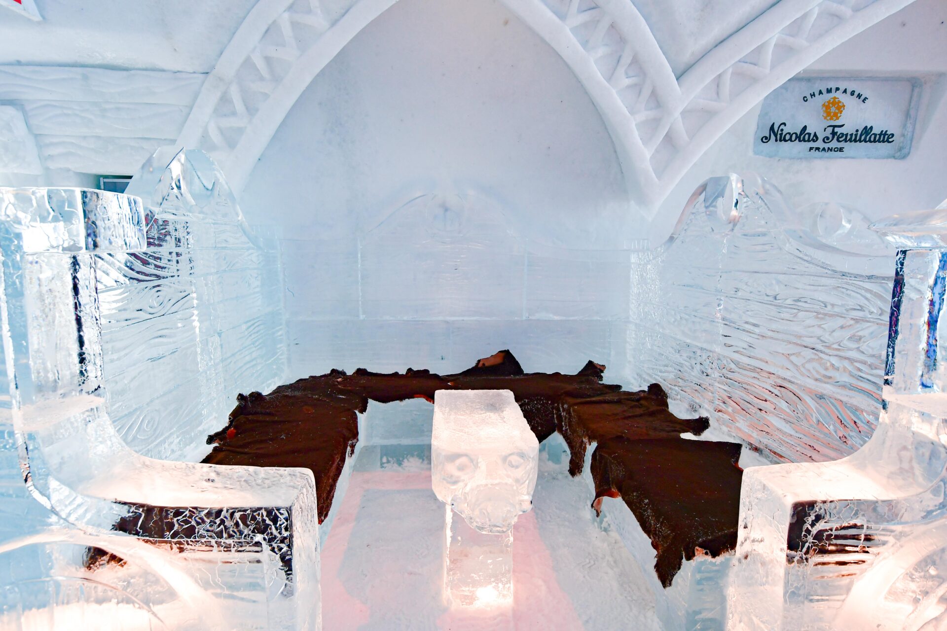an ice alcove where you can sit and relax inside the Hôtel de Glace
