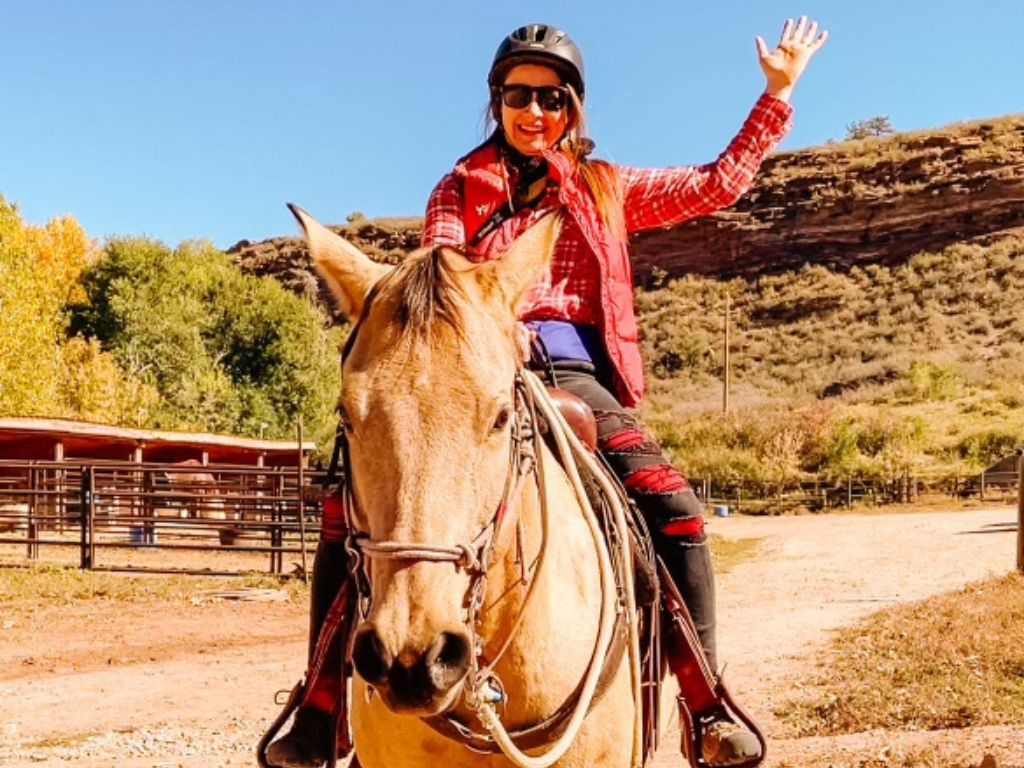 jami sitting on a horse during her horseback riding loveland adventure