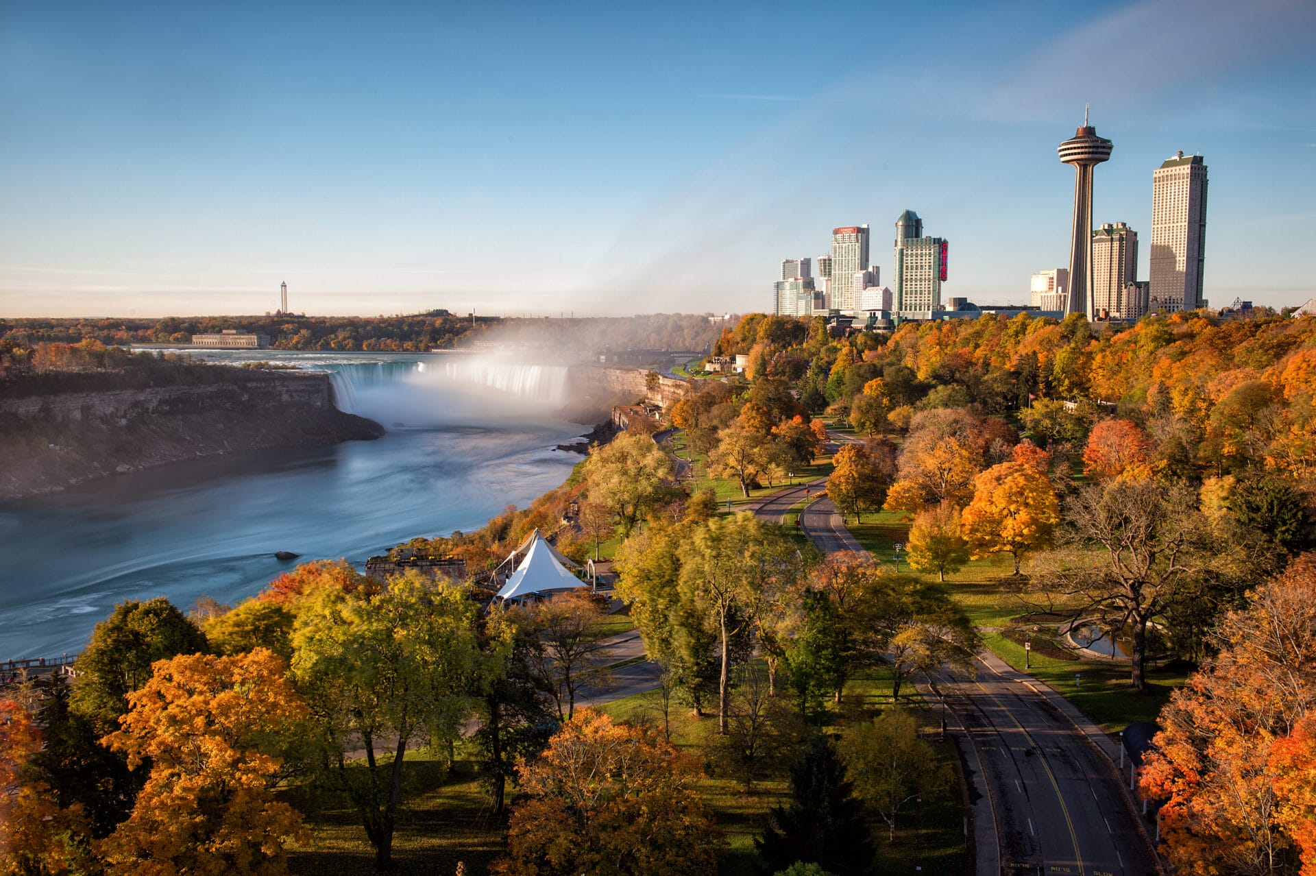 Autumn – Niagara Fall wide angle with skyline (Niagara Falls Tourism).3op