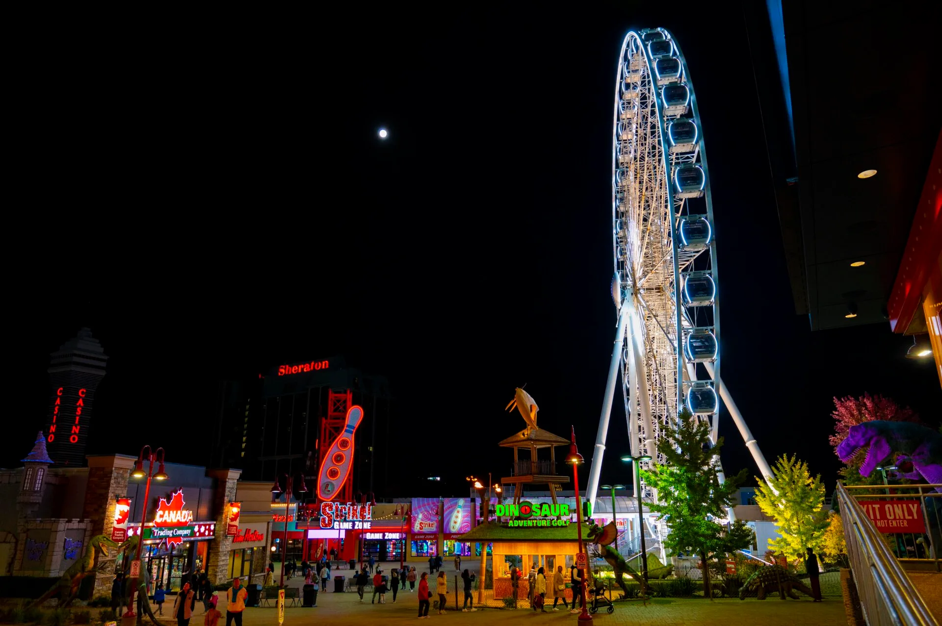 view of the side of the niagara skywheel, attractions at clifton hill can be seen beside it