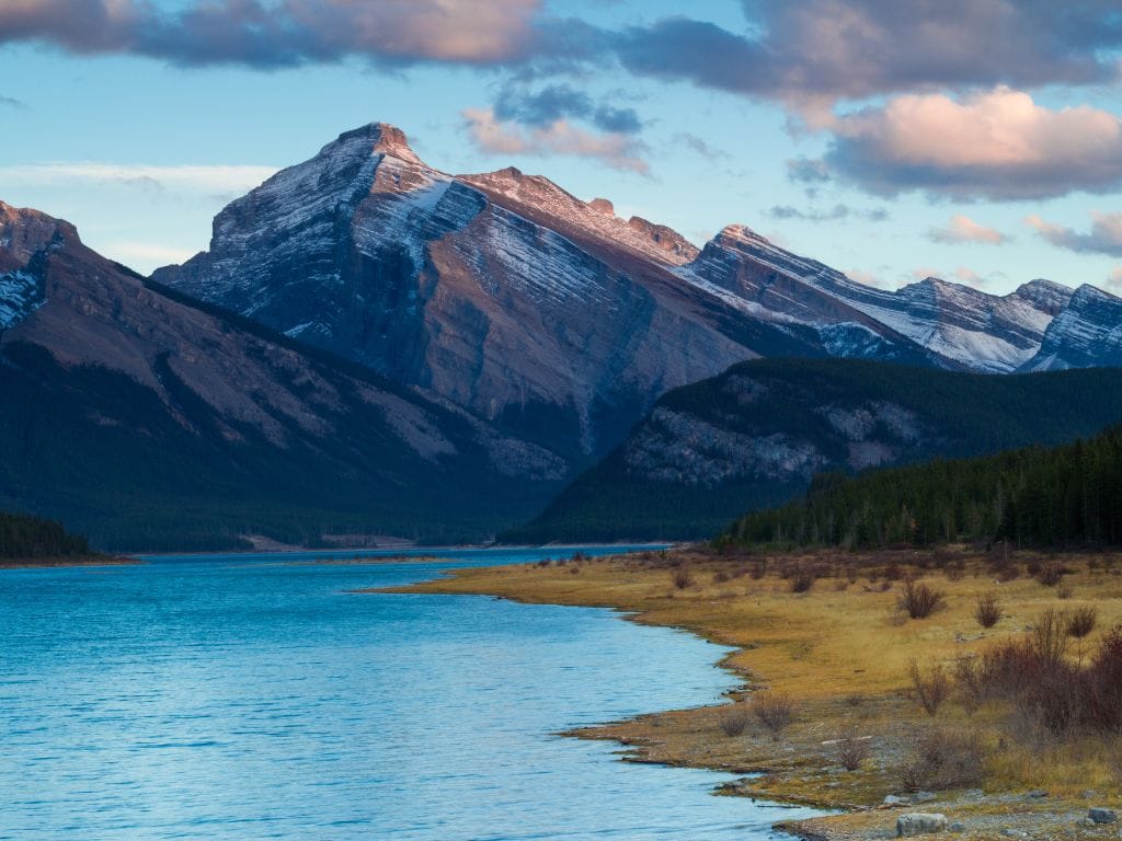 lake with mountains in canmore alberta