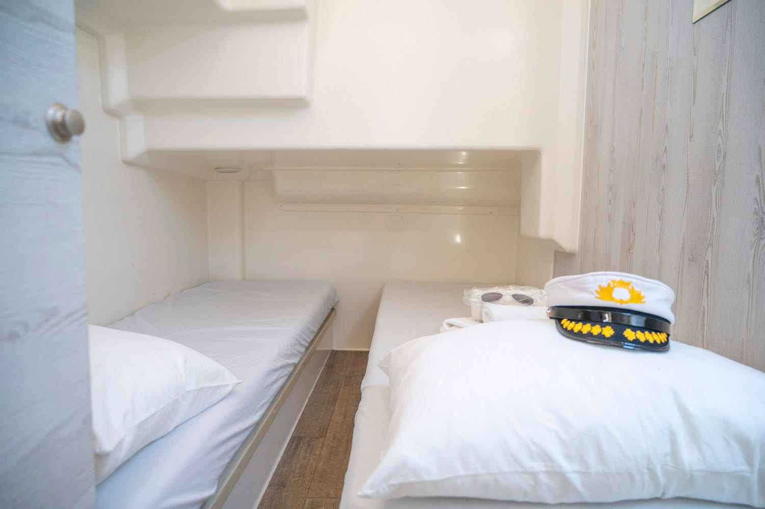 double size bedroom on a le boat
