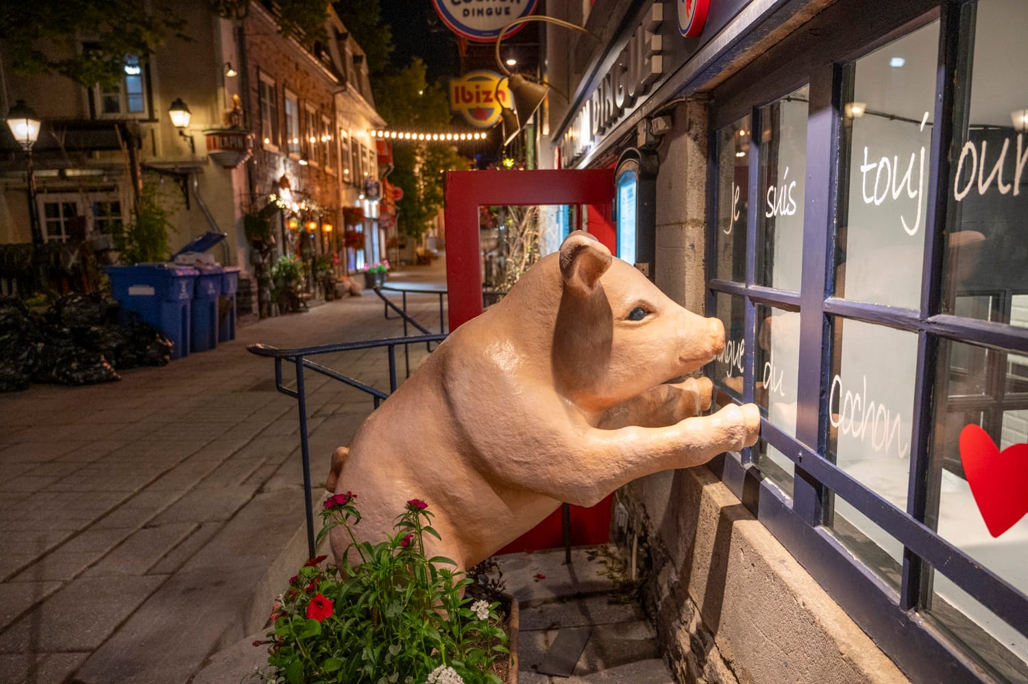 large pig statue looking inside a restaurant in quebec city