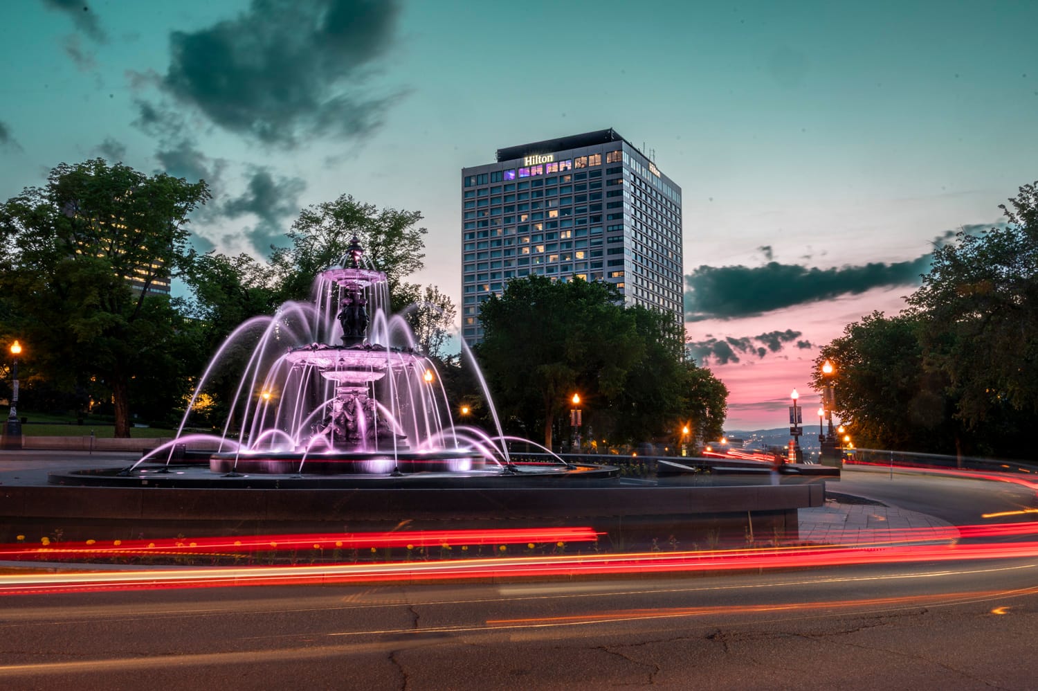 Fontaine de Tourny at night