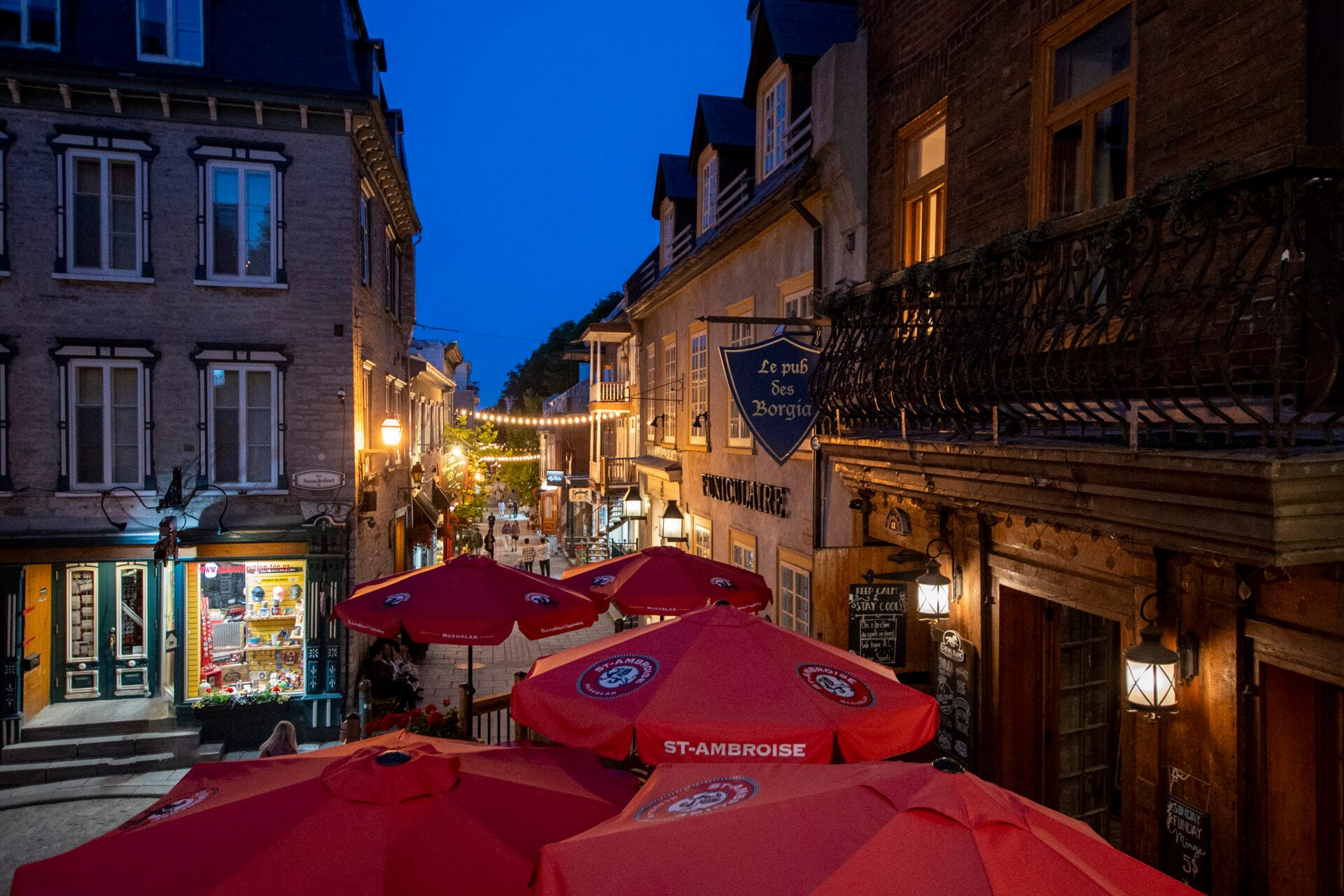 looking down the Rue du Petit Champlain in quebec city