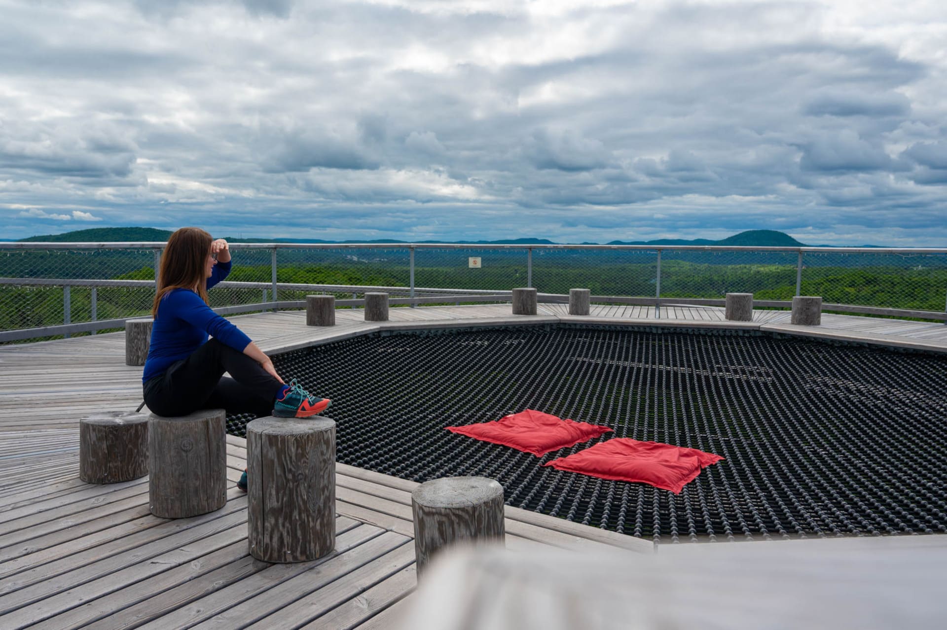 Jami Savage at the top of the Sentier des Cimes Laurentides panoramic tower, with a giant suspended net at its center
