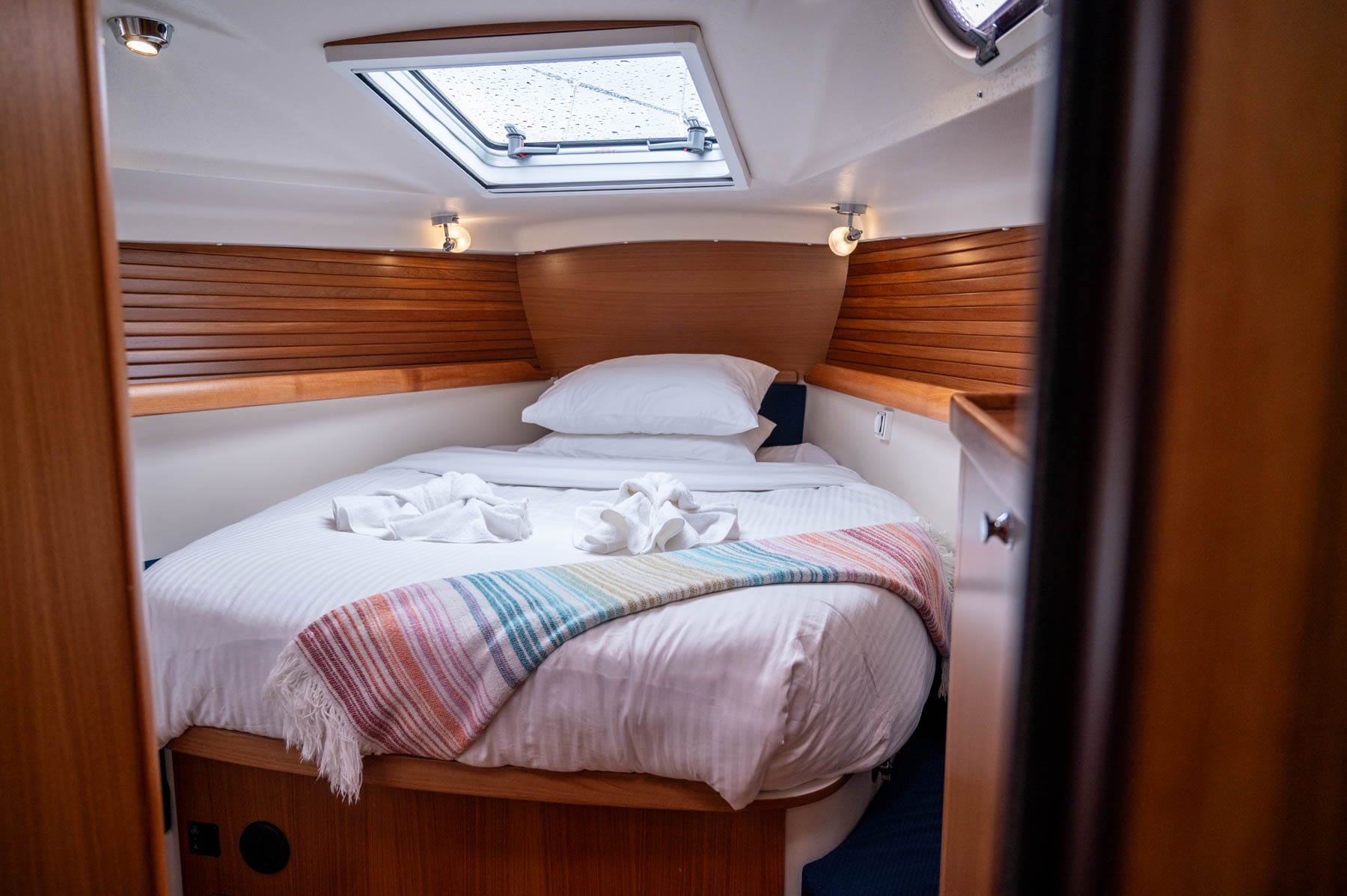 Simply Dreaming’s forward cabin is a genuine double stateroom with storage on both sides, good ventilation via a forward hatch