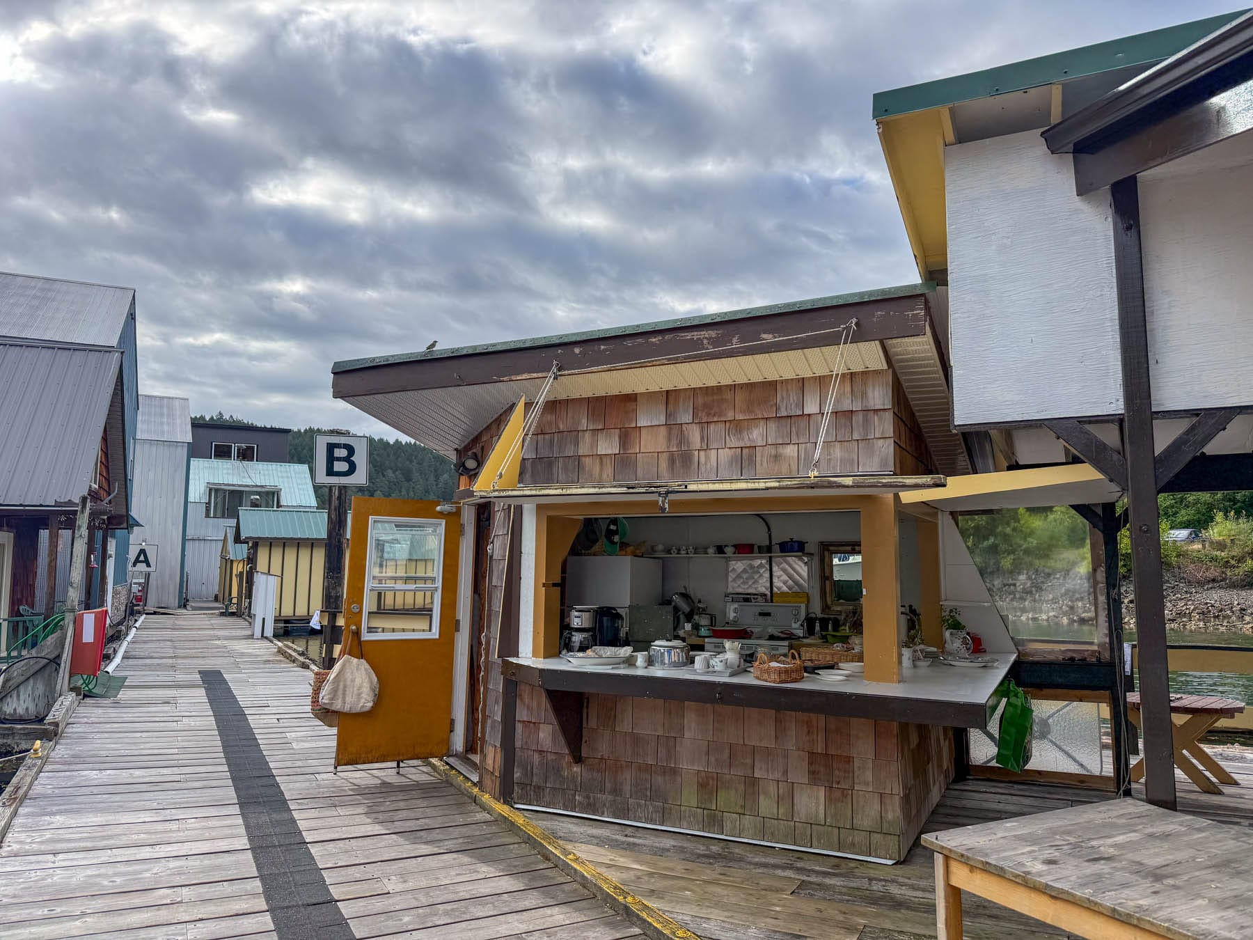 breakfast nook on the dock at Genoa Bay Marina