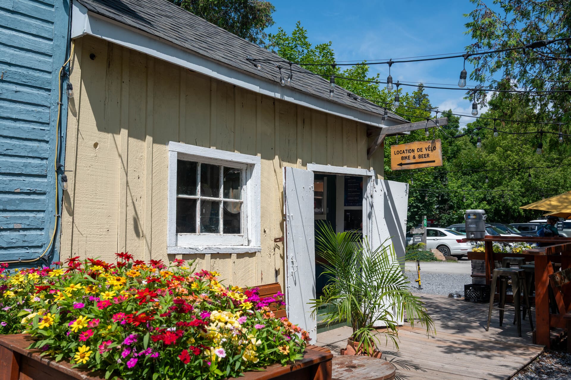 Nomades du Parc outdoor rental and activity shop located at the entrance of Gatineau Park in Old Chelsea, Quebec, Canada - The wooden sign on the building reads "Location de v&eacute;lo / Bike & Beer"