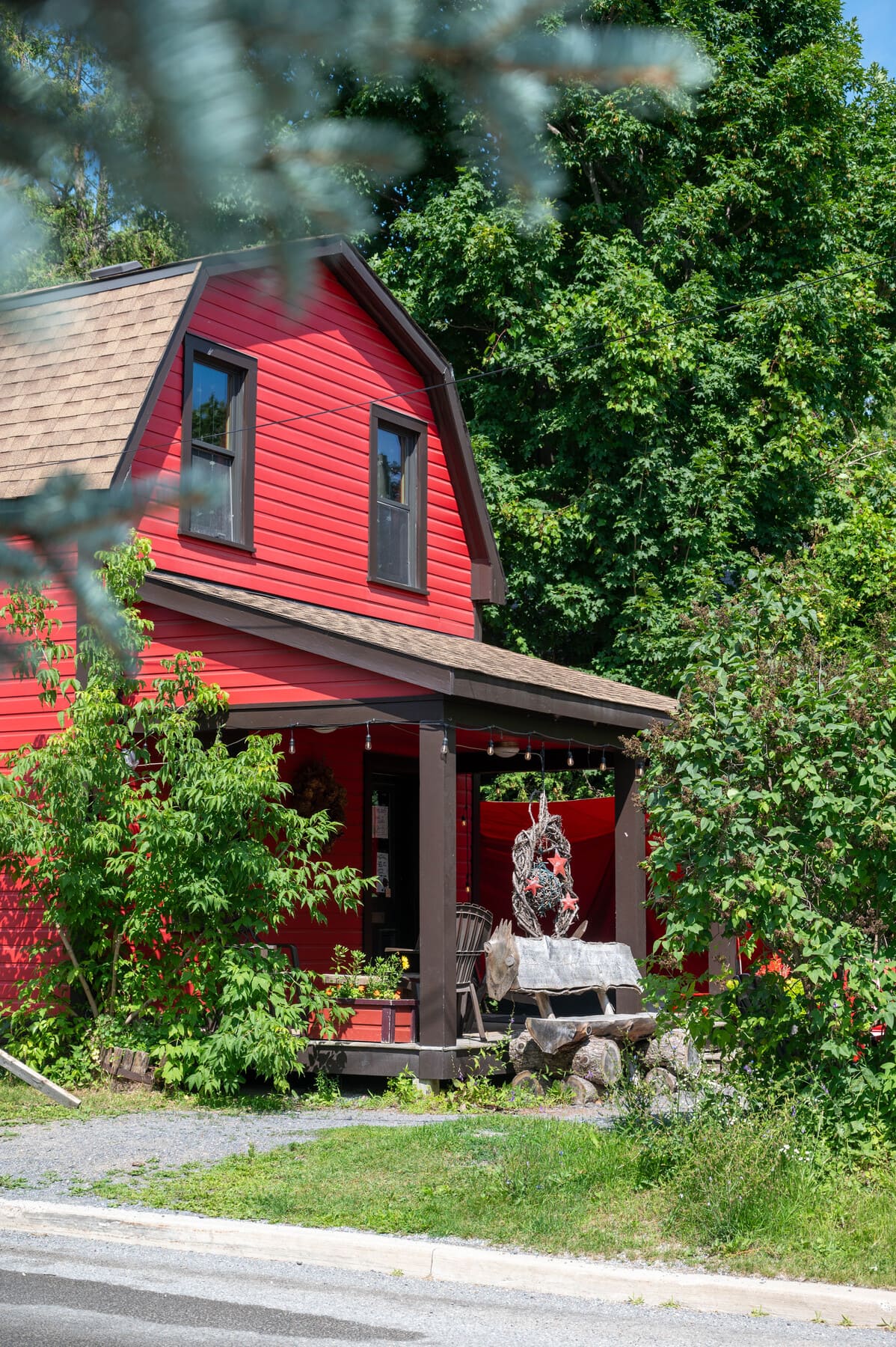 Caf&eacute; Les Saisons, a cozy coffee shop, Old Chelsea, Quebec